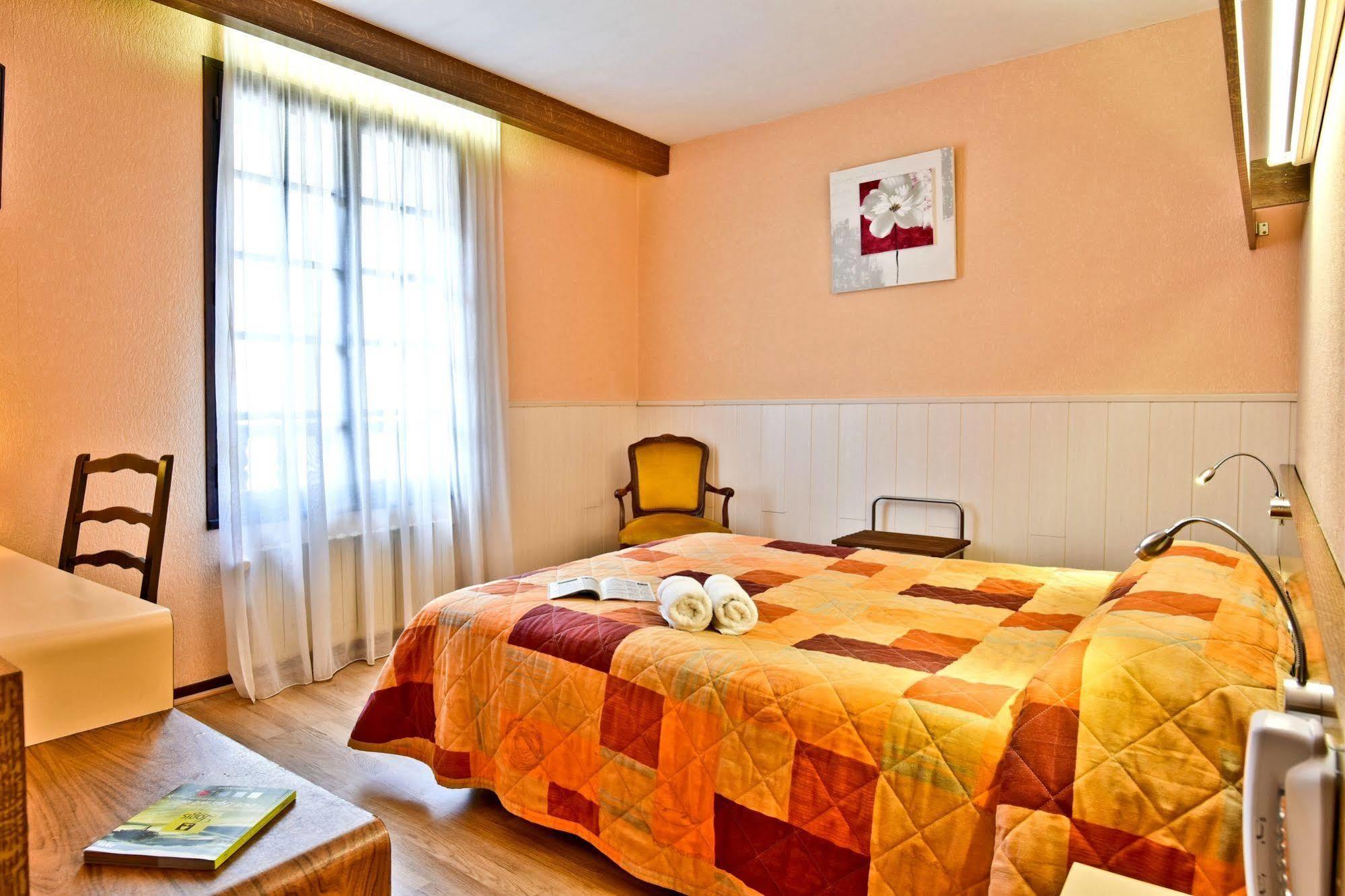 Logis Hotel De France Arudy Kültér fotó