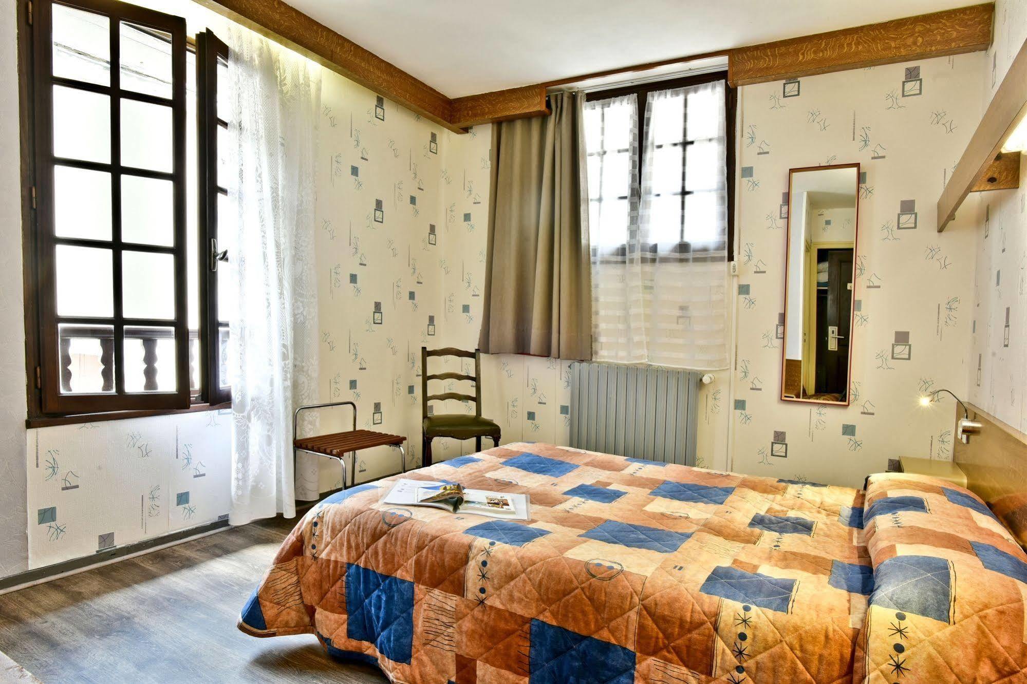 Logis Hotel De France Arudy Kültér fotó