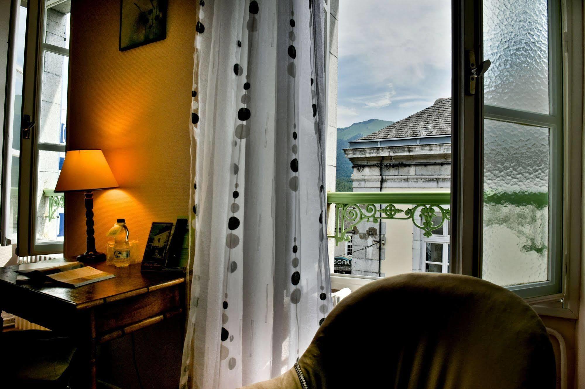 Logis Hotel De France Arudy Kültér fotó