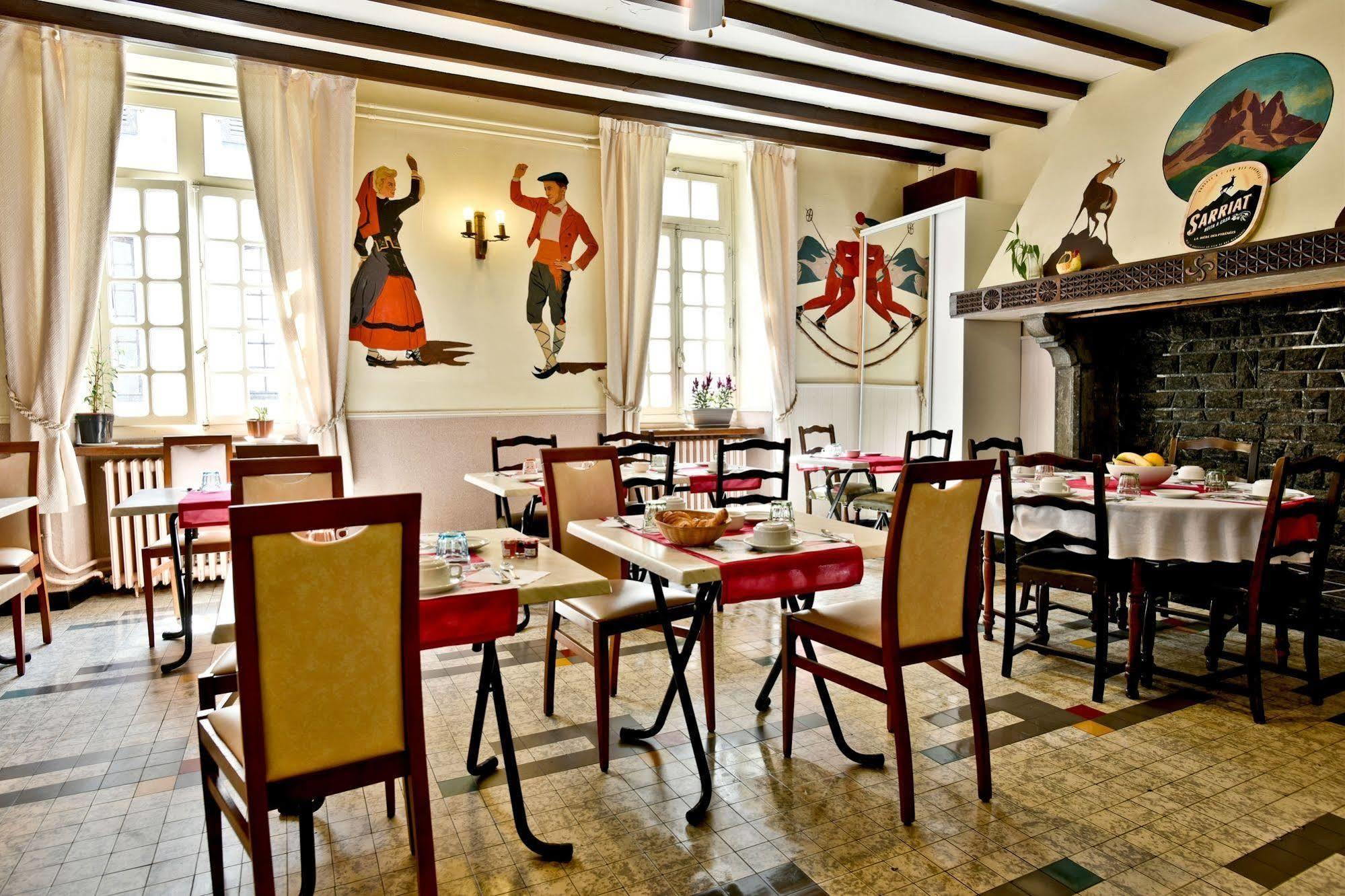 Logis Hotel De France Arudy Kültér fotó