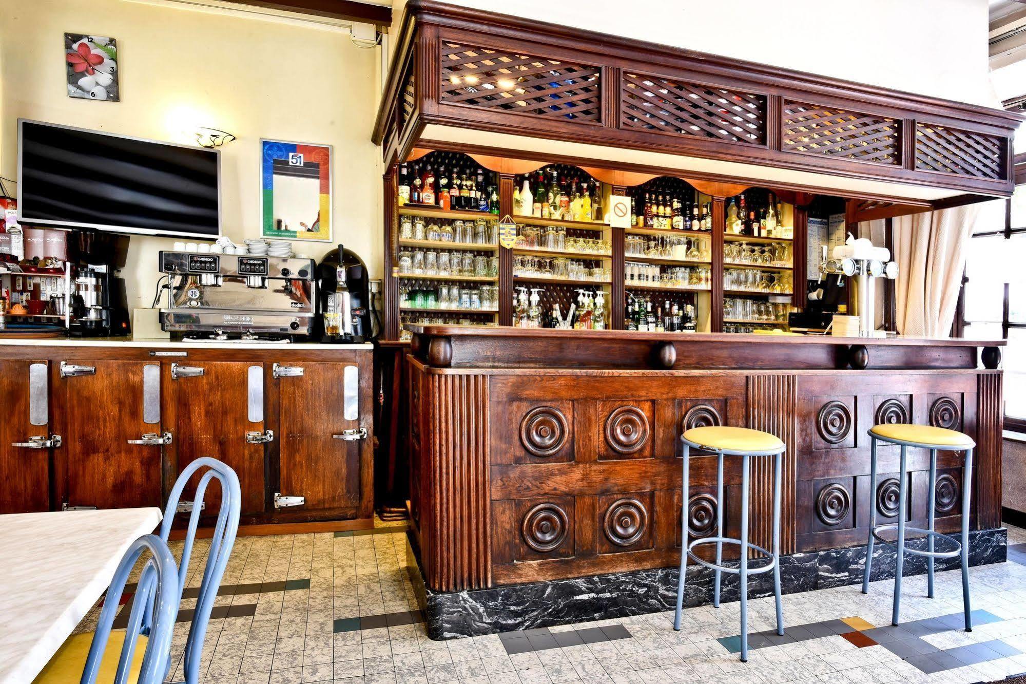 Logis Hotel De France Arudy Kültér fotó
